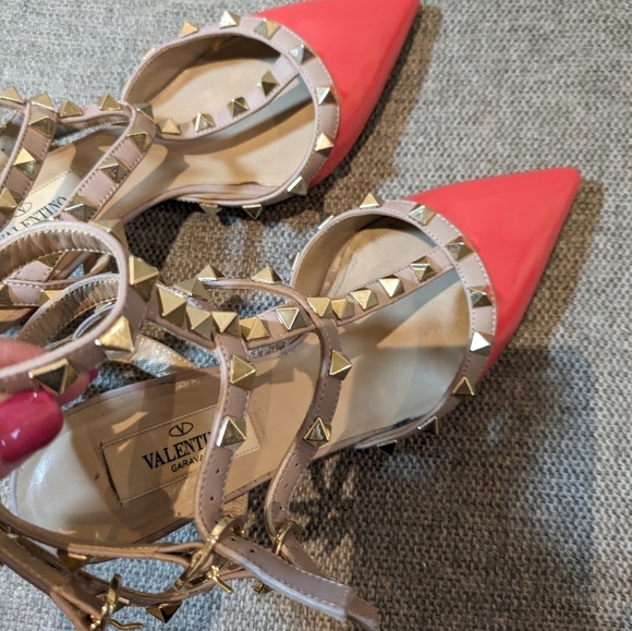 Valentino Garavani Rockstud Accents Patent Leather Slingback Pumps - Picture 14 of 16